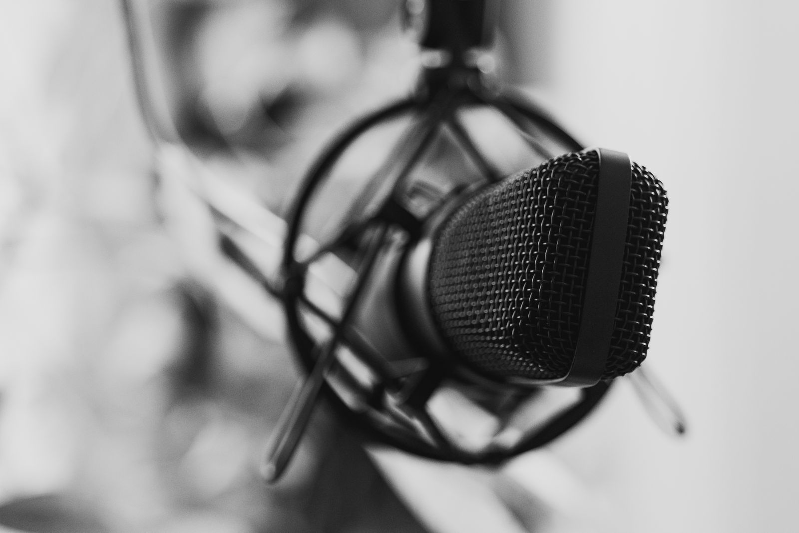 Salle d'atelier d'interview à Zürich, deux personnes en exercice d'entretien